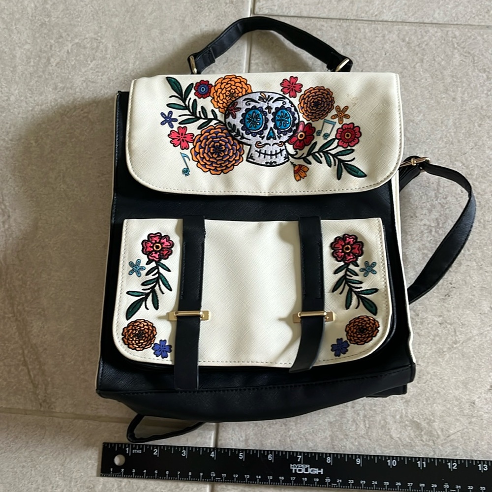 Disney backpack is like new with no tag